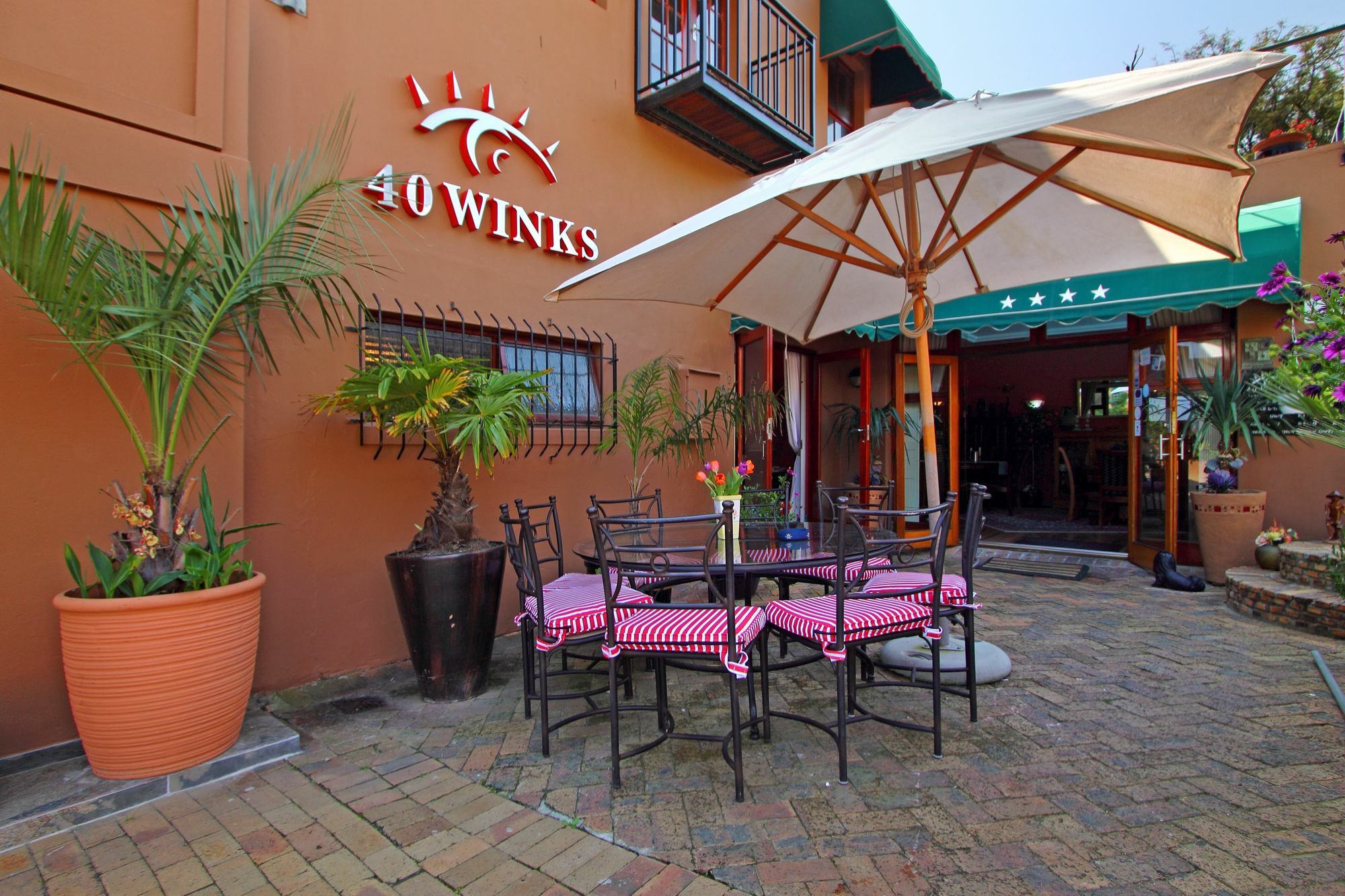 40 Winks Green Point Guest house Cape Town