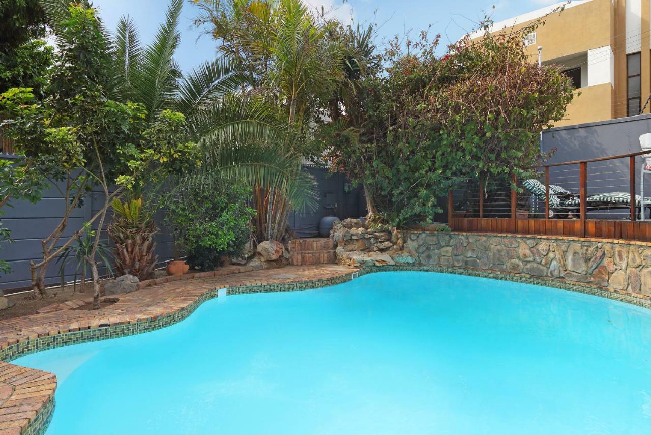 Guest house 40 Winks Green Point Cape Town